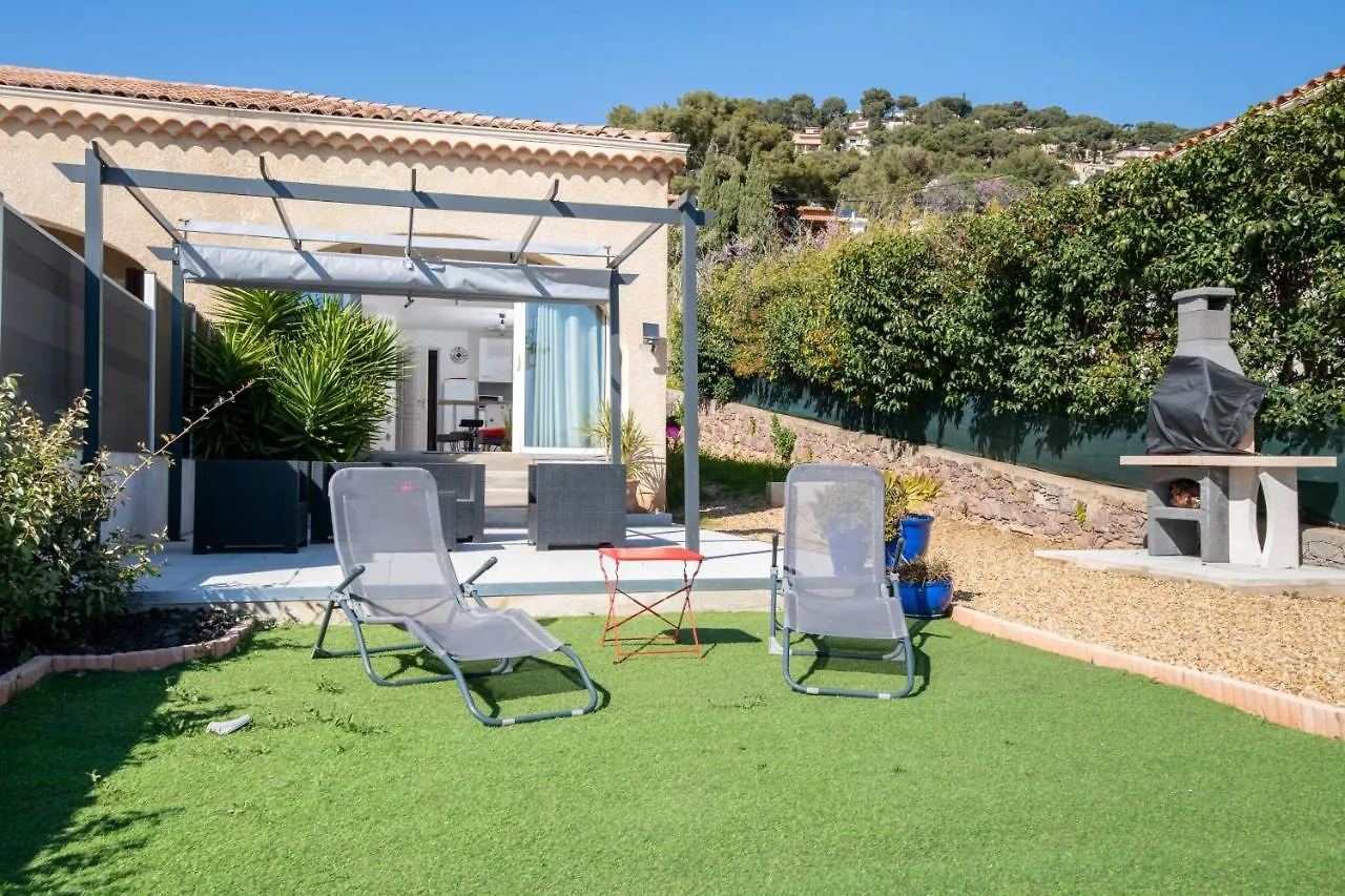 Apartment Face A La Mer Superbe Villa Terrasse Barbecue Le Pradet Carqueiranne France